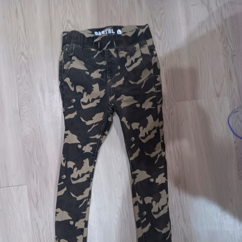Skinny leg camo jeans